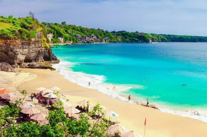Dreamland Beach, an Exotic Beach With Enchanting Natural Views in Bali