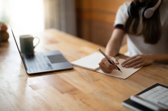 Crafting a Standout Scholarship Essay: Expert Tips